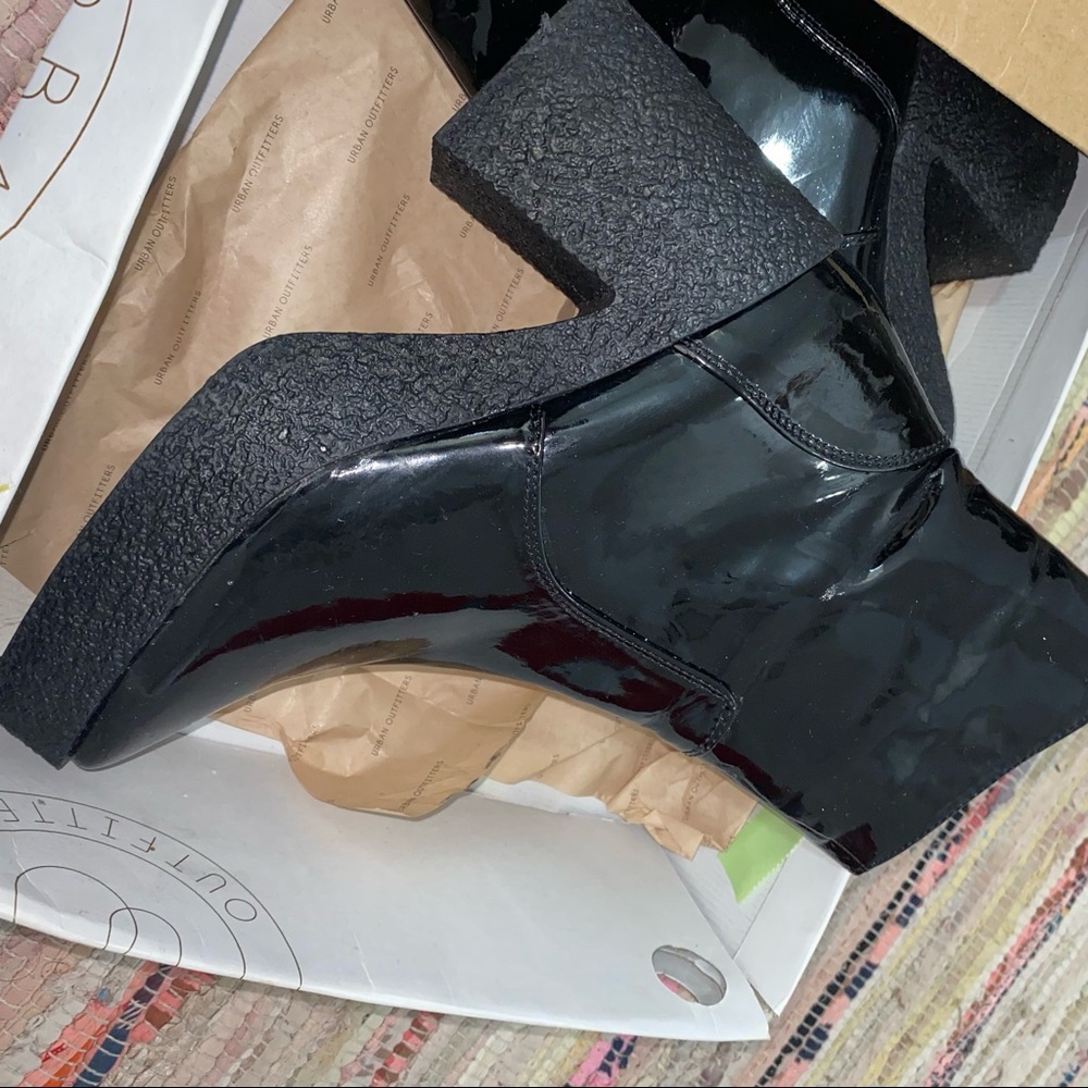 Square detail boots